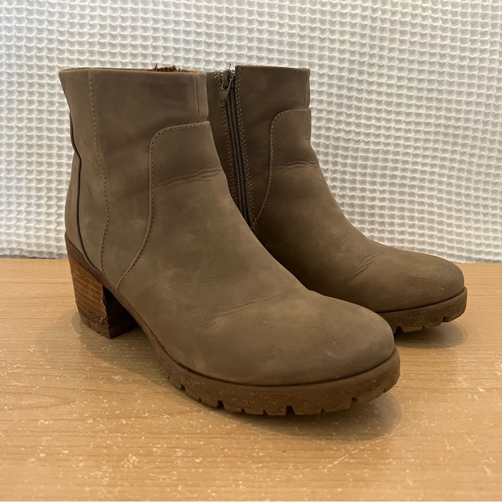 Chunky Lug Sole Taupe Boots